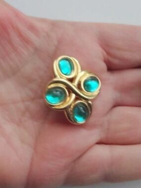 Vtg Signet Monet Mogul Dome
Bluish  Green Gripoix Rhinestone Brooch